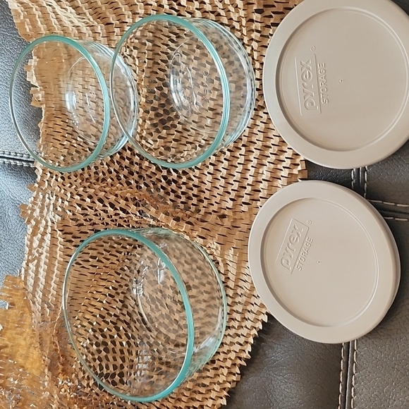 Pyrex Other - NWOT Pyrex 2- 2 Cup, 1- 4 Cup Container